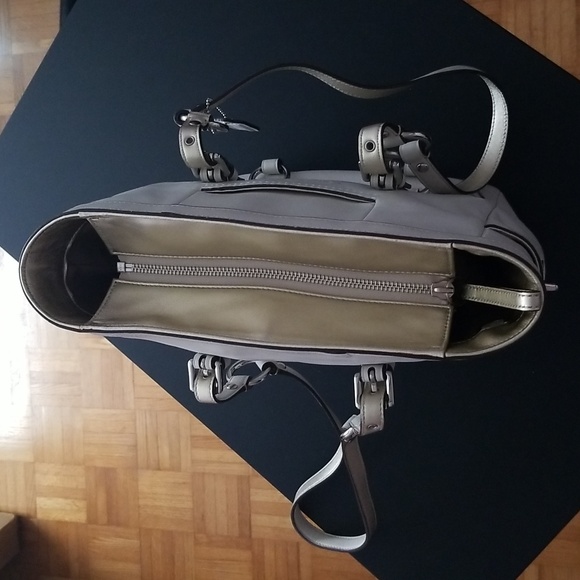 Coach purse - Picture 4 of 6